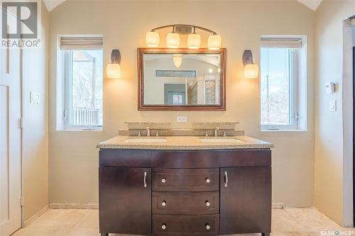 1305 Spadina Crescent W, Saskatoon, SK - Indoor Photo Showing Bathroom