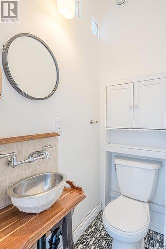 1305 Spadina Crescent W, Saskatoon, SK - Indoor Photo Showing Bathroom