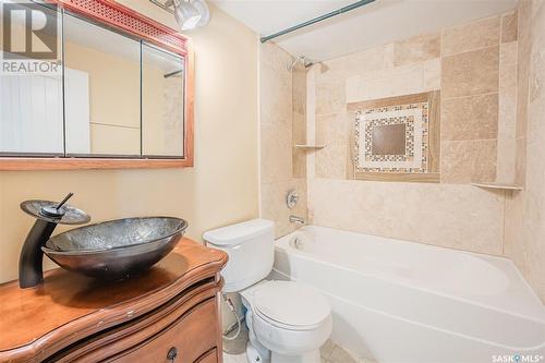 1305 Spadina Crescent W, Saskatoon, SK - Indoor Photo Showing Bathroom