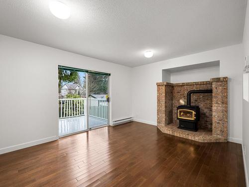 1604 Beaconsfield Cres, Comox, BC - Indoor Photo Showing Living Room With Fireplace