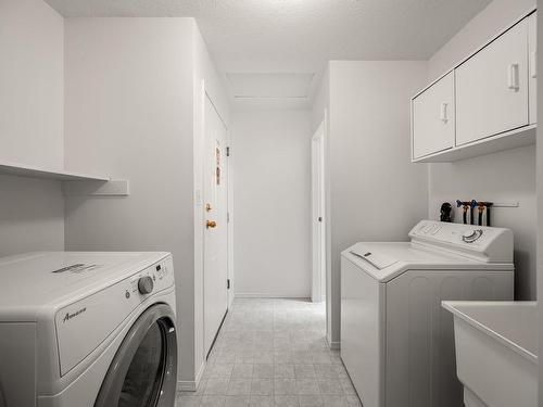 1604 Beaconsfield Cres, Comox, BC - Indoor Photo Showing Laundry Room