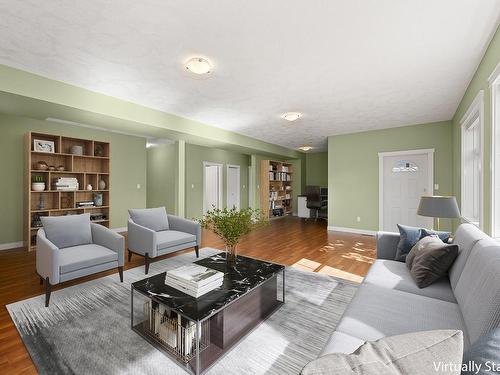 1317 Ocean View Ave, Comox, BC - Indoor Photo Showing Living Room