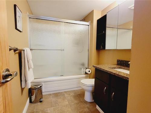 12-712 Castle Crag Cres, Courtenay, BC - Indoor Photo Showing Bathroom