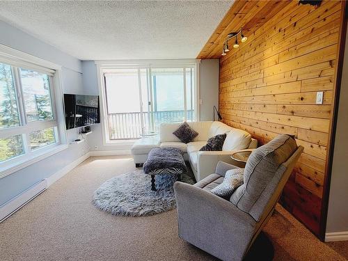 12-712 Castle Crag Cres, Courtenay, BC - Indoor Photo Showing Living Room