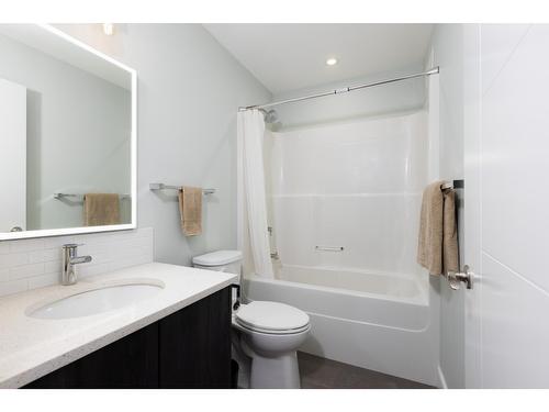 211 - 355 Legacy Lookout Drive, Cranbrook, BC - Indoor Photo Showing Bathroom