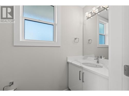 115 Wyndham Crescent Unit# 19, Kelowna, BC - Indoor Photo Showing Bathroom