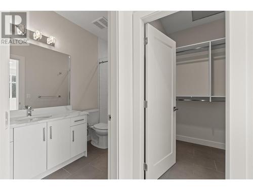 115 Wyndham Crescent Unit# 19, Kelowna, BC - Indoor Photo Showing Bathroom