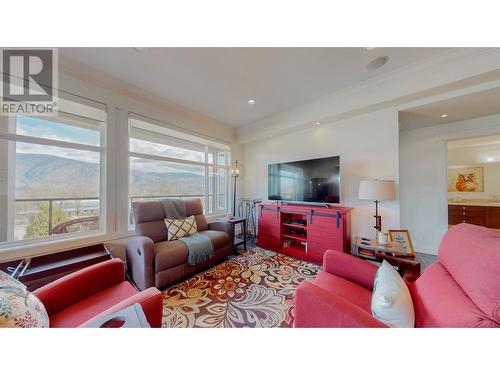 4215 Pebble Beach Drive, Osoyoos, BC - Indoor Photo Showing Living Room