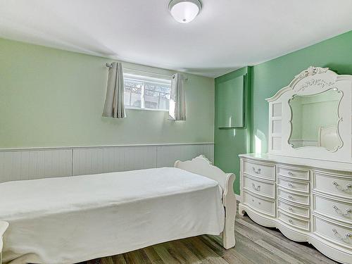 Bedroom - 112 Rue Perron, Saint-Basile-Le-Grand, QC - Indoor Photo Showing Bathroom