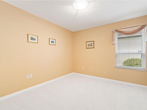 94 Bridgewater Lane, Parksville, BC - Indoor Photo Showing Other Room