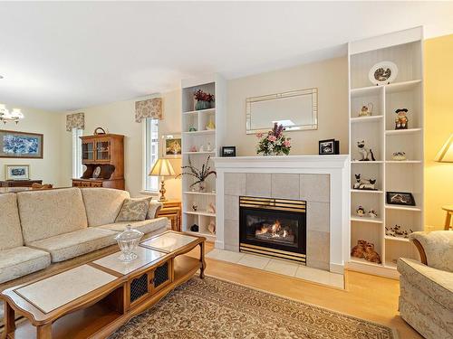94 Bridgewater Lane, Parksville, BC - Indoor Photo Showing Living Room With Fireplace