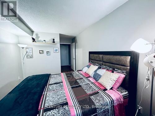 #1910 -135 Hillcrest Ave, Mississauga, ON - Indoor Photo Showing Bedroom