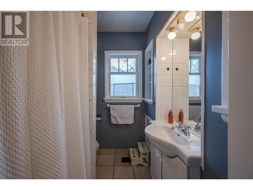 3909 Gartrell Road, Summerland, BC - Indoor Photo Showing Bathroom