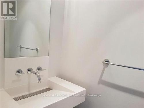 #2105 -5 St. Joseph St, Toronto, ON - Indoor Photo Showing Bathroom