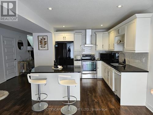 371 Beech St, Lucan Biddulph, ON - Indoor Photo Showing Kitchen With Stainless Steel Kitchen