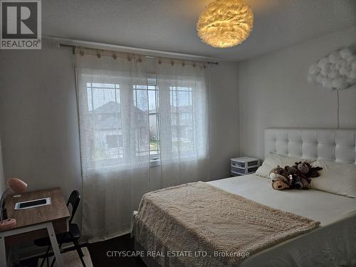371 Beech St, Lucan Biddulph, ON - Indoor Photo Showing Bedroom