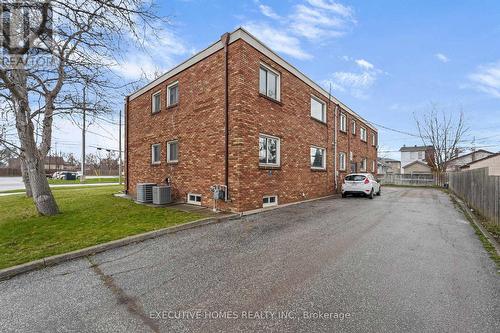 1985 College Avenue N, Windsor, ON - Outdoor With Exterior