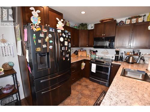 672 Cougar Street, Vernon, BC - Indoor Photo Showing Kitchen