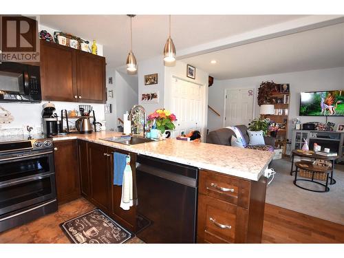 672 Cougar Street, Vernon, BC - Indoor Photo Showing Kitchen