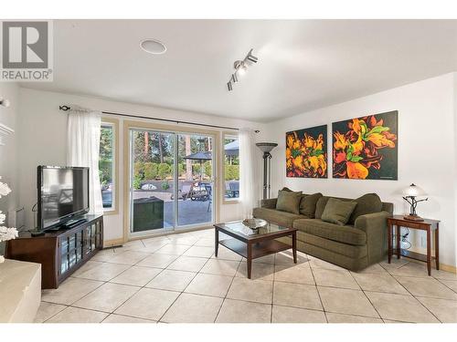 3941 Gallaghers Circle, Kelowna, BC - Indoor Photo Showing Living Room