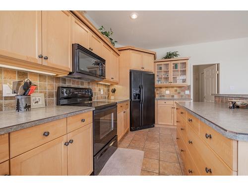 5214 Riverside Drive, Fairmont Hot Springs, BC - Indoor Photo Showing Kitchen