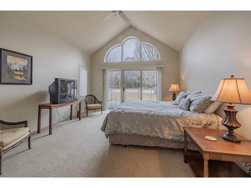 5214 Riverside Drive, Fairmont Hot Springs, BC - Indoor Photo Showing Bedroom