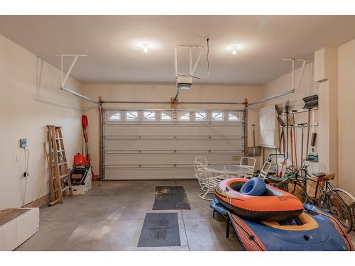 5214 Riverside Drive, Fairmont Hot Springs, BC - Indoor Photo Showing Garage