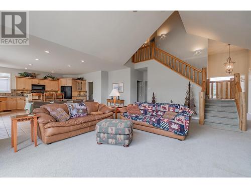 5214 Riverside Drive, Fairmont Hot Springs, BC - Indoor Photo Showing Living Room