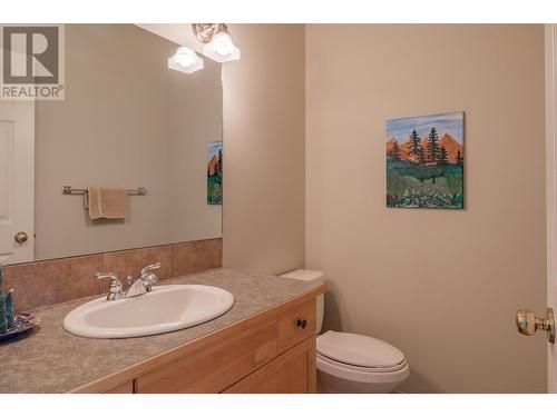 5214 Riverside Drive, Fairmont Hot Springs, BC - Indoor Photo Showing Bathroom