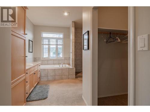 5214 Riverside Drive, Fairmont Hot Springs, BC - Indoor Photo Showing Bathroom