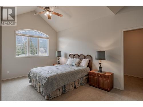 5214 Riverside Drive, Fairmont Hot Springs, BC - Indoor Photo Showing Bedroom