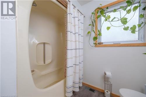 45125 Lakelet Road, Lakelet, ON - Indoor Photo Showing Bathroom