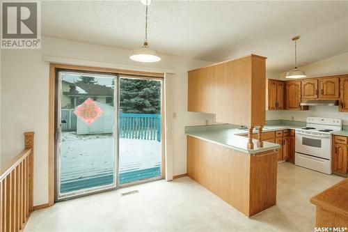 326 Jan Crescent, Saskatoon, SK - Indoor Photo Showing Kitchen