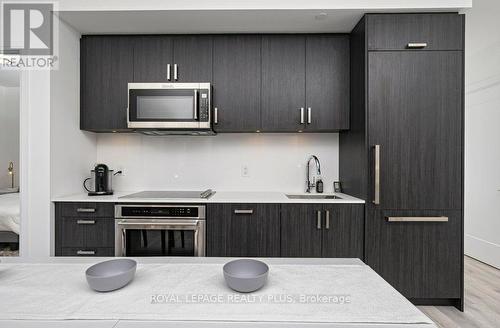 #502 -280 Howland Ave, Toronto, ON - Indoor Photo Showing Kitchen