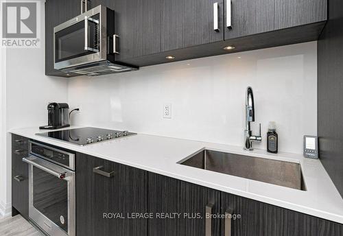 502 - 280 Howland Avenue, Toronto, ON - Indoor Photo Showing Kitchen With Upgraded Kitchen