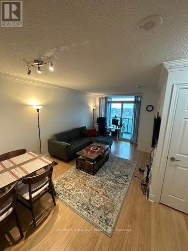 1410 - 15 Greenview Avenue, Toronto, ON - Indoor Photo Showing Living Room