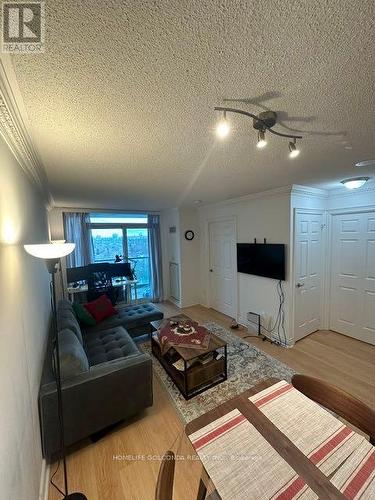 1410 - 15 Greenview Avenue, Toronto, ON - Indoor Photo Showing Living Room