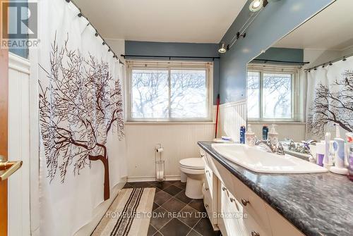 205 Frances St, Whitby, ON - Indoor Photo Showing Bathroom