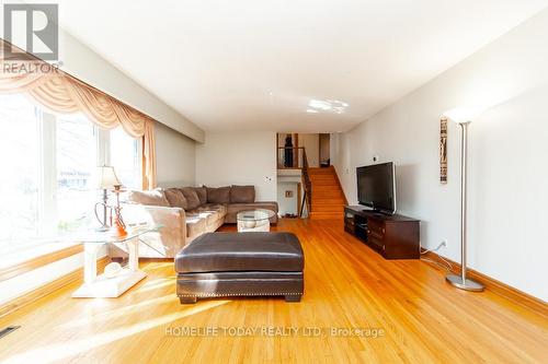 205 Frances Street, Whitby, ON - Indoor Photo Showing Living Room