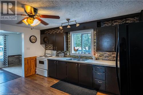 26 Alice Street, Allenford, ON - Indoor Photo Showing Kitchen With Double Sink