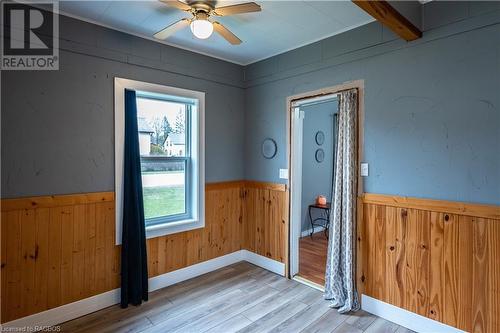 26 Alice Street, Allenford, ON - Indoor Photo Showing Other Room