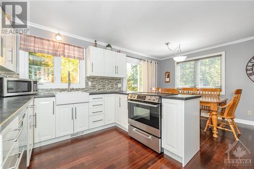 1118 Francis Street, Calabogie, ON - Indoor Photo Showing Kitchen With Upgraded Kitchen