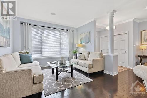 160 Whernside Terrace, Ottawa, ON - Indoor Photo Showing Living Room