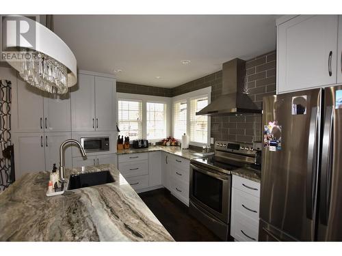 130 Deer Street, Vernon, BC - Indoor Photo Showing Kitchen With Stainless Steel Kitchen With Upgraded Kitchen