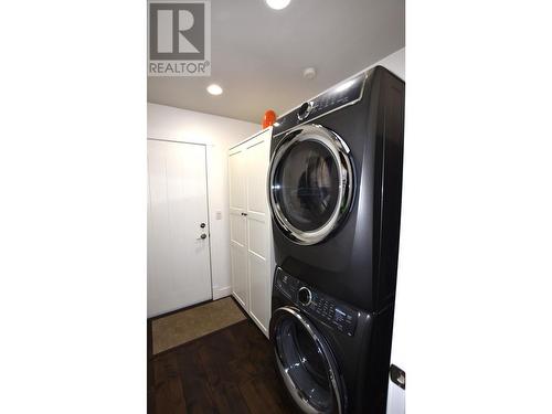 130 Deer Street, Vernon, BC - Indoor Photo Showing Laundry Room