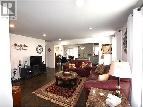 130 Deer Street, Vernon, BC - Indoor Photo Showing Living Room