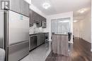 504Se - 9199 Yonge Street, Richmond Hill, ON  - Indoor Photo Showing Kitchen With Upgraded Kitchen 