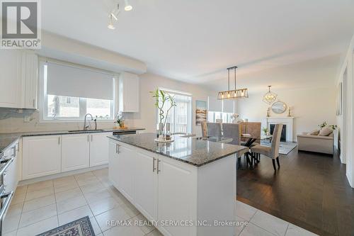 52 Phyllis Dr, Caledon, ON - Indoor Photo Showing Kitchen With Upgraded Kitchen
