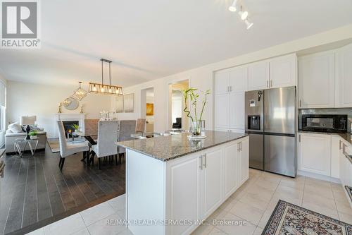 52 Phyllis Drive, Caledon, ON - Indoor Photo Showing Kitchen With Upgraded Kitchen