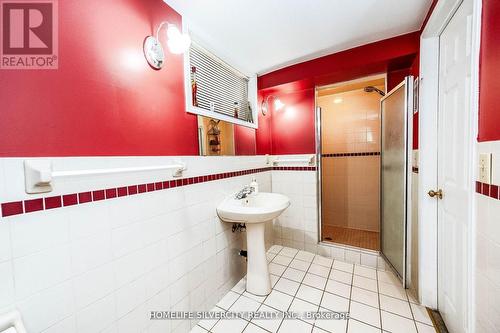 95 Elgin Street S, Cambridge, ON - Indoor Photo Showing Bathroom